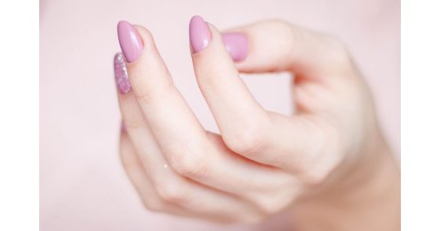 Isdin si-nails: più idratazione e protezione per le tue unghie day by day
